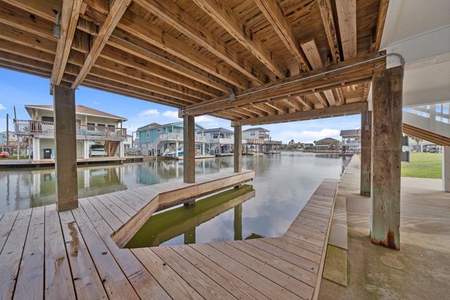 16708 Cabeza De Vaca, Jamaica Beach, TX 77554