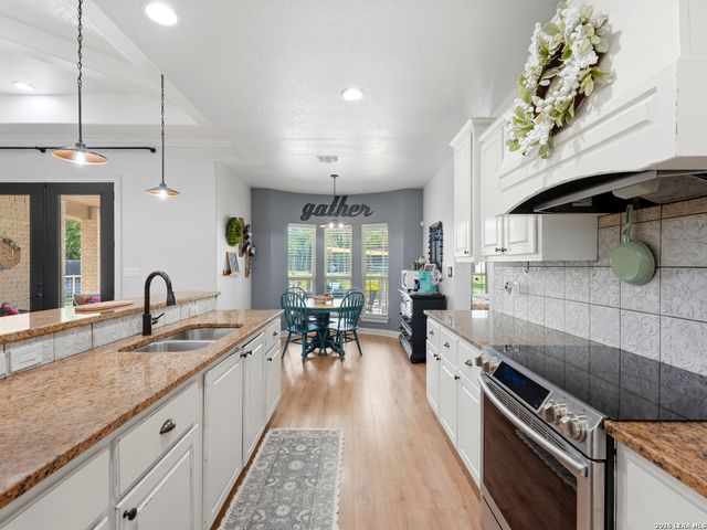 505 County Road 3822, San Antonio, TX 78253