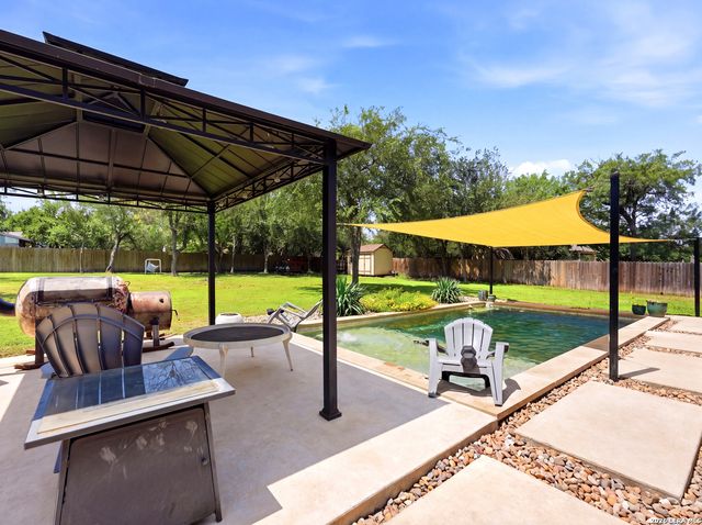 505 County Road 3822, San Antonio, TX 78253