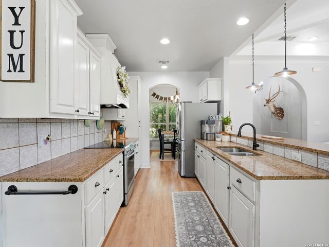 505 County Road 3822, San Antonio, TX 78253