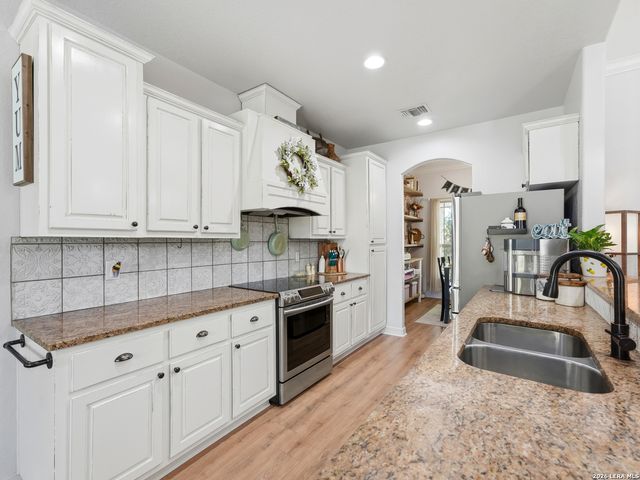 505 County Road 3822, San Antonio, TX 78253