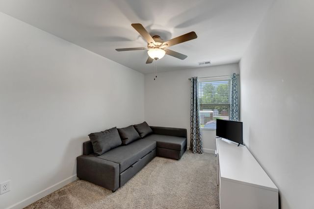 4032 Opal Dr, Hendersonville, TN 37075