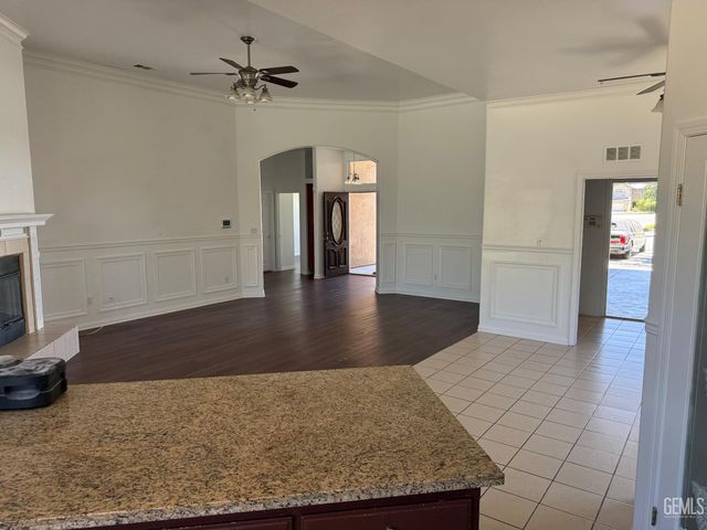 2802 Silver Shore Lane, Bakersfield, CA 93313