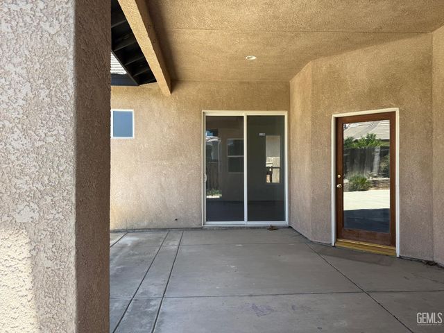 2802 Silver Shore Lane, Bakersfield, CA 93313