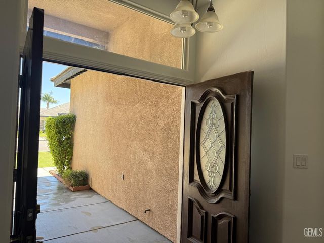 2802 Silver Shore Lane, Bakersfield, CA 93313
