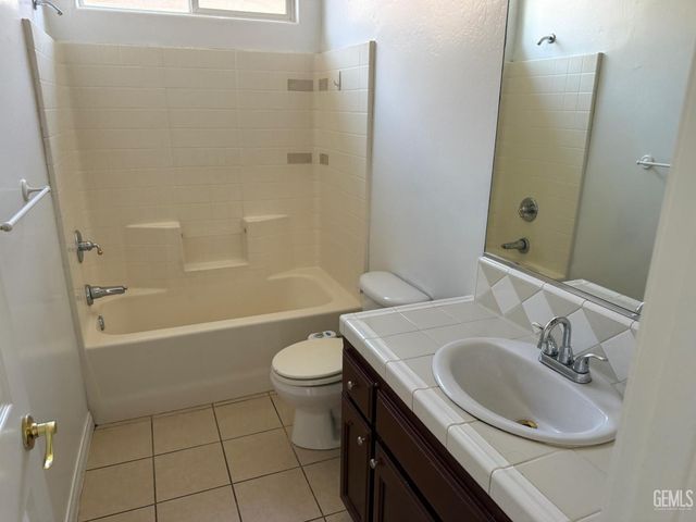 2802 Silver Shore Lane, Bakersfield, CA 93313