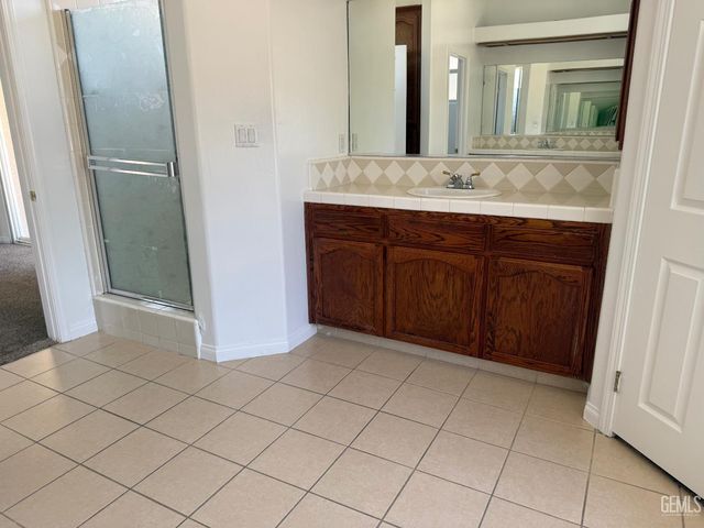 2802 Silver Shore Lane, Bakersfield, CA 93313