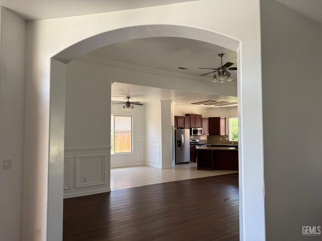 2802 Silver Shore Lane, Bakersfield, CA 93313