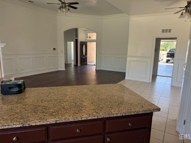 2802 Silver Shore Lane, Bakersfield, CA 93313