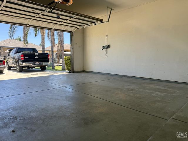 2802 Silver Shore Lane, Bakersfield, CA 93313