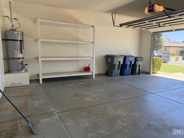2802 Silver Shore Lane, Bakersfield, CA 93313