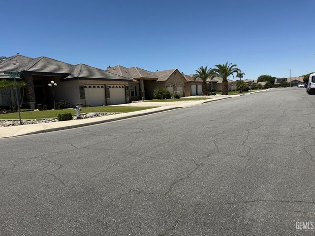 2802 Silver Shore Lane, Bakersfield, CA 93313