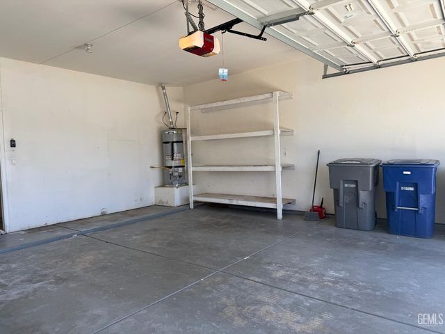 2802 Silver Shore Lane, Bakersfield, CA 93313