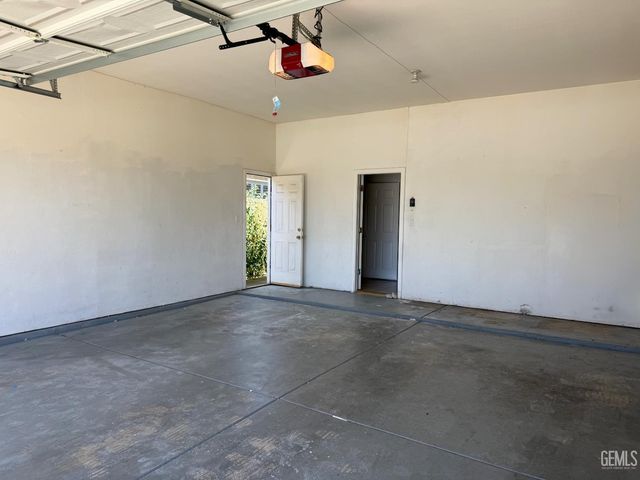 2802 Silver Shore Lane, Bakersfield, CA 93313