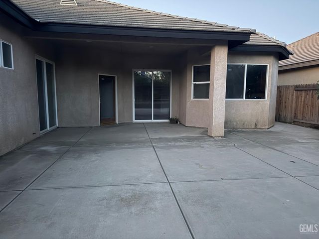2802 Silver Shore Lane, Bakersfield, CA 93313