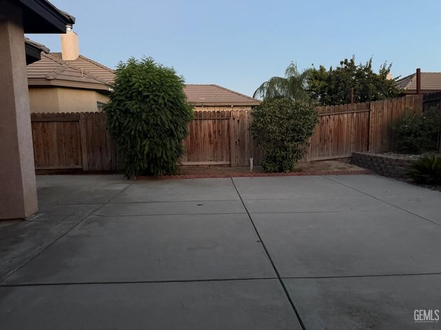 2802 Silver Shore Lane, Bakersfield, CA 93313