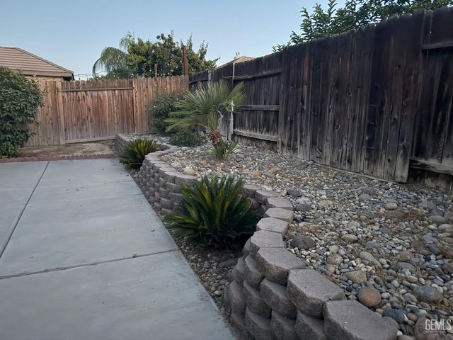 2802 Silver Shore Lane, Bakersfield, CA 93313