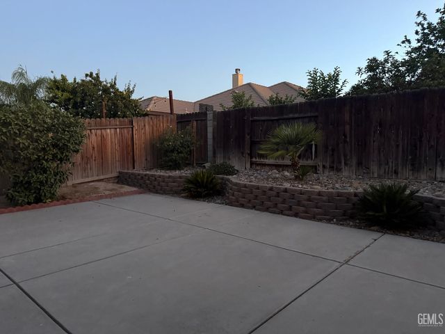 2802 Silver Shore Lane, Bakersfield, CA 93313