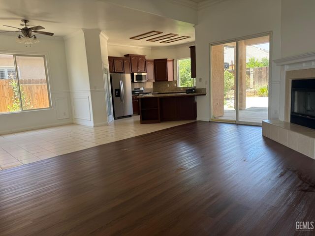 2802 Silver Shore Lane, Bakersfield, CA 93313