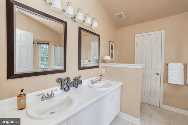 28 TANKARD LN, Washington Crossing, PA 18977
