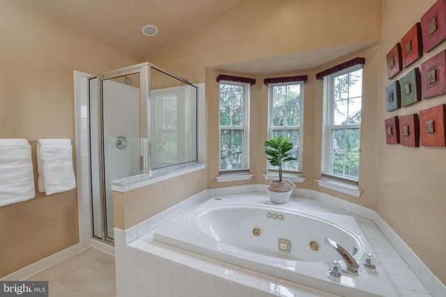 28 TANKARD LN, Washington Crossing, PA 18977