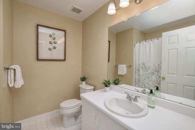 28 TANKARD LN, Washington Crossing, PA 18977