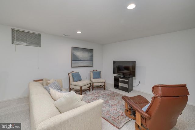 28 TANKARD LN, Washington Crossing, PA 18977