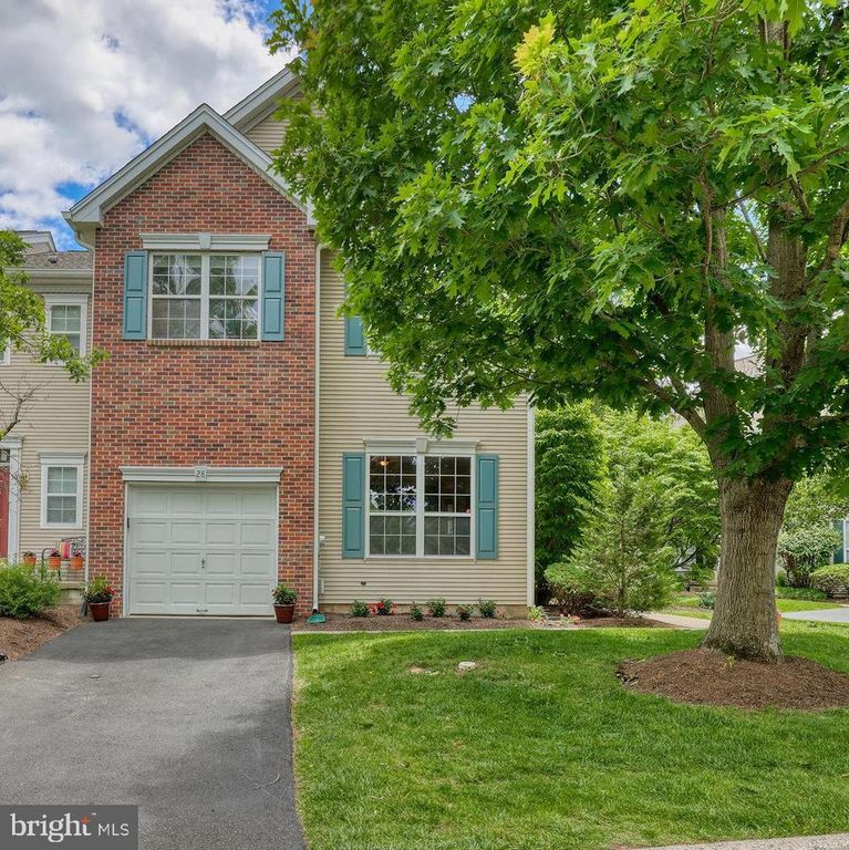 28 TANKARD LN, Washington Crossing, PA 18977