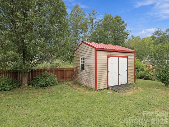 78 Brookstone Court, Hendersonville, NC 28792