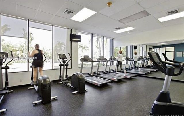 100 Bayview Dr 507, Sunny Isles Beach, FL 33160