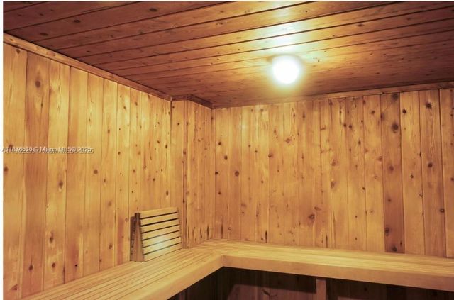 100 Bayview Dr 507, Sunny Isles Beach, FL 33160