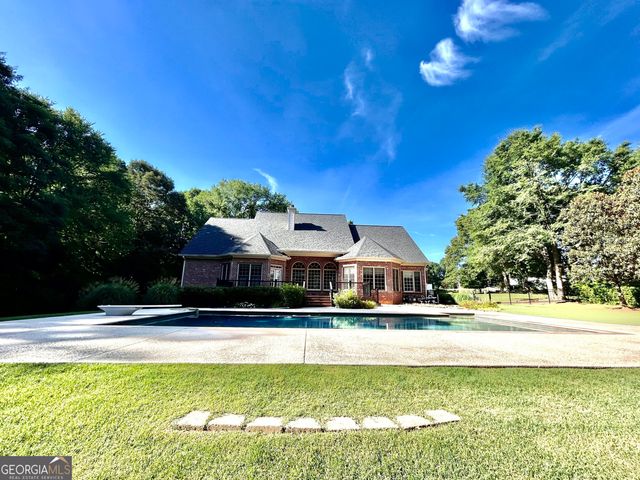 105 Meadow Trail, Social Circle, GA 30025