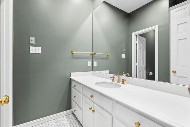 1204 Secluded Ln, Longview, TX 75604