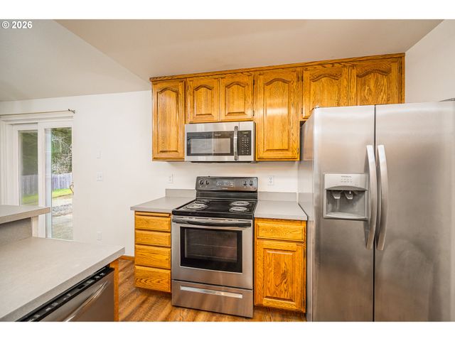 3220 31ST St, Florence, OR 97439