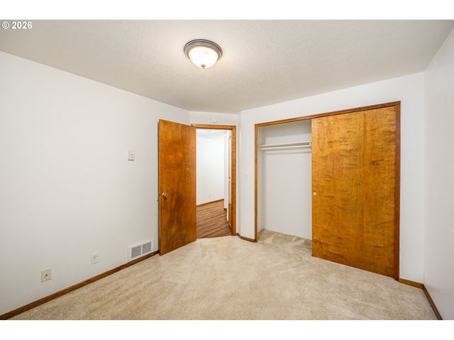 3220 31ST St, Florence, OR 97439