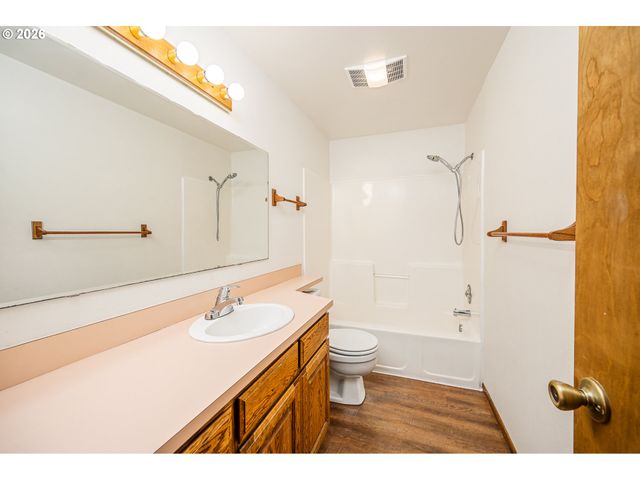 3220 31ST St, Florence, OR 97439