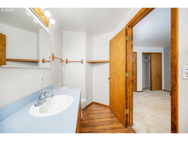3220 31ST St, Florence, OR 97439