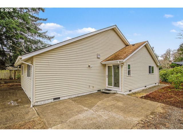 3220 31ST St, Florence, OR 97439