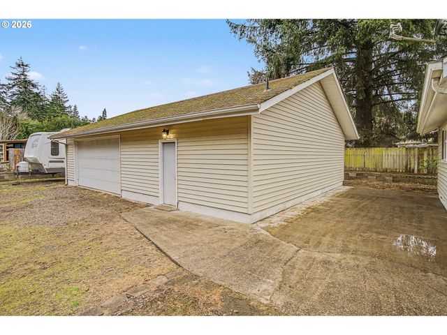 3220 31ST St, Florence, OR 97439