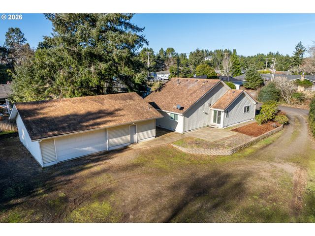 3220 31ST St, Florence, OR 97439