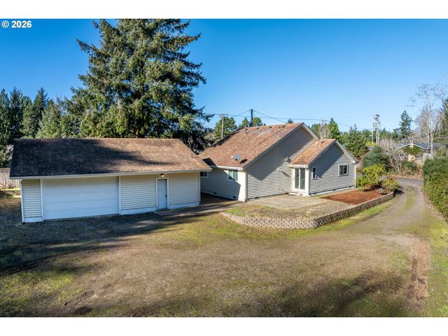 3220 31ST St, Florence, OR 97439