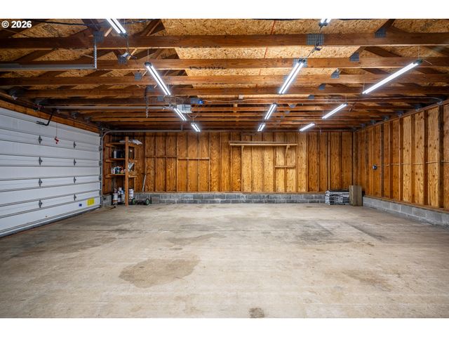 3220 31ST St, Florence, OR 97439