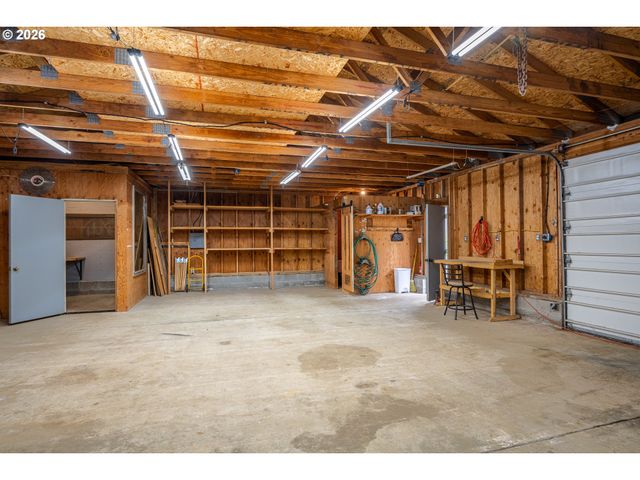 3220 31ST St, Florence, OR 97439