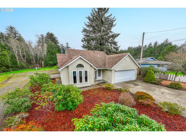 3220 31ST St, Florence, OR 97439