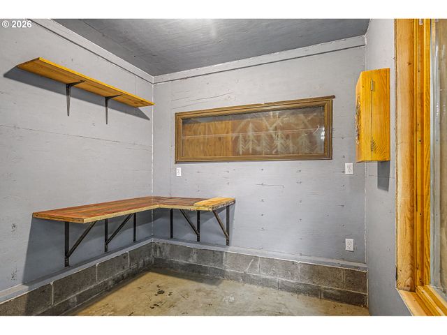 3220 31ST St, Florence, OR 97439