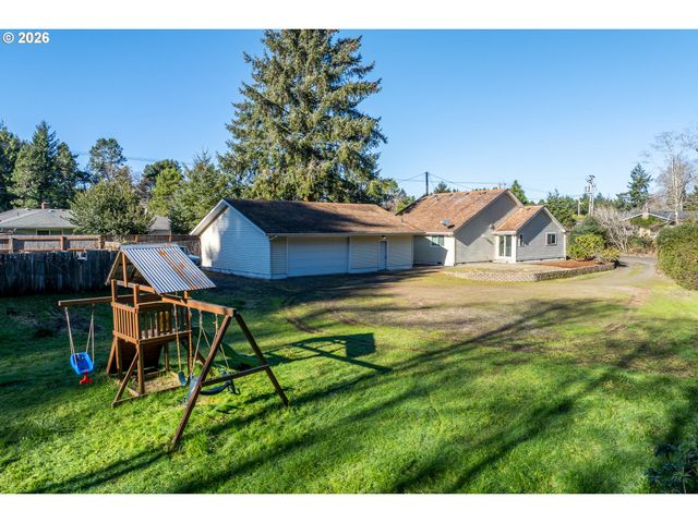 3220 31ST St, Florence, OR 97439