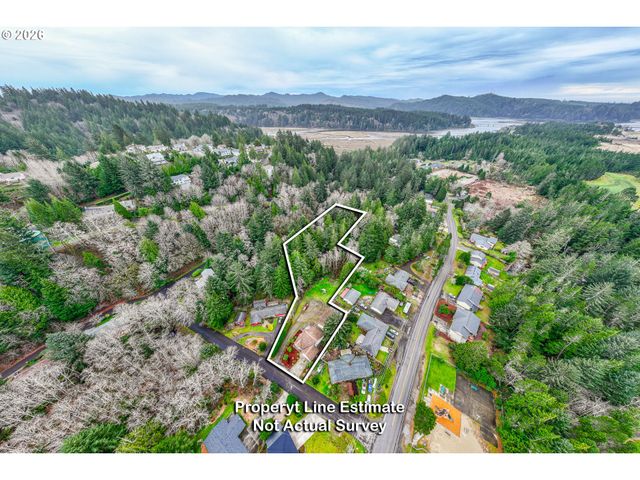 3220 31ST St, Florence, OR 97439