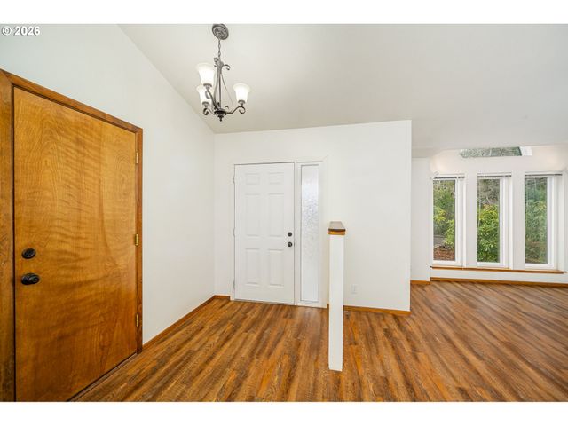 3220 31ST St, Florence, OR 97439