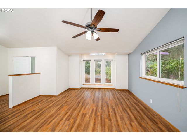 3220 31ST St, Florence, OR 97439