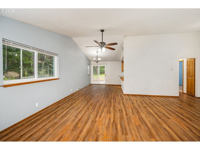 3220 31ST St, Florence, OR 97439